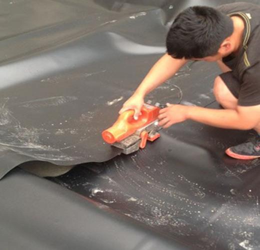 Kiểm tra mao mạch hàn kép màng HDPE bằng khí nén để phát hiện lỗi